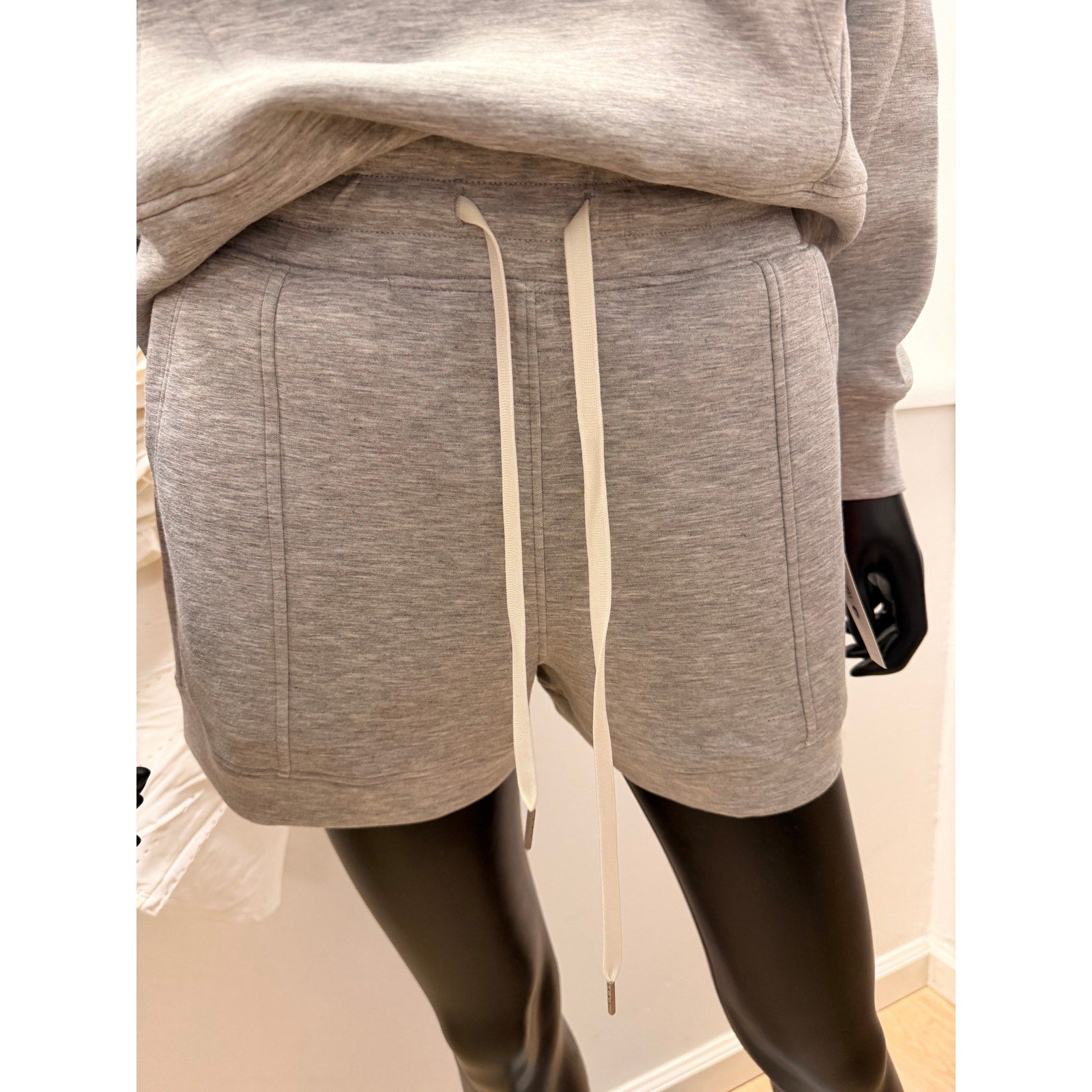 AQUA Athletic Ultra Luxe Pintucked Shorts SZ MEDIUM $58.00