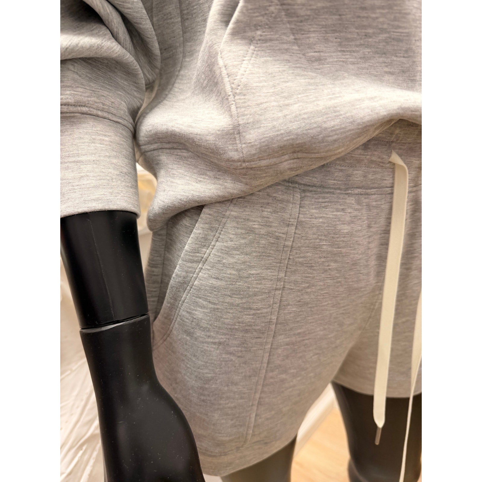 AQUA Athletic Ultra Luxe Pintucked Shorts SZ MEDIUM $58.00